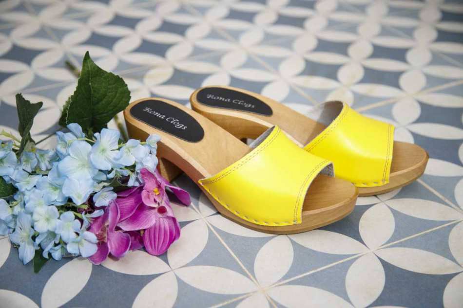 קבקבי עץ דגם קייט צהוב RONA CLOGS