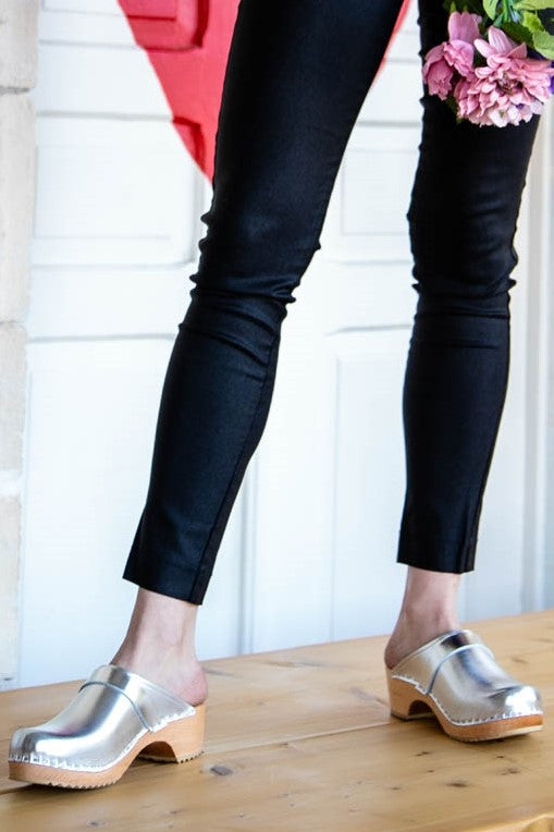 קבקבי עץ צבע כסף רונה כפכפים