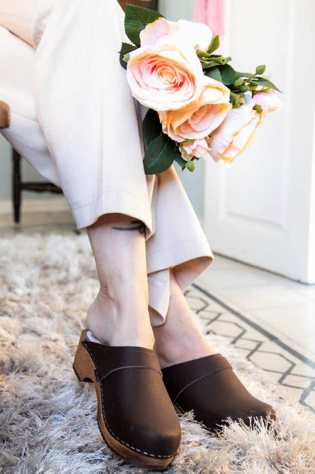 קבקבי עץ רונה חום כהה RONA CLOGS