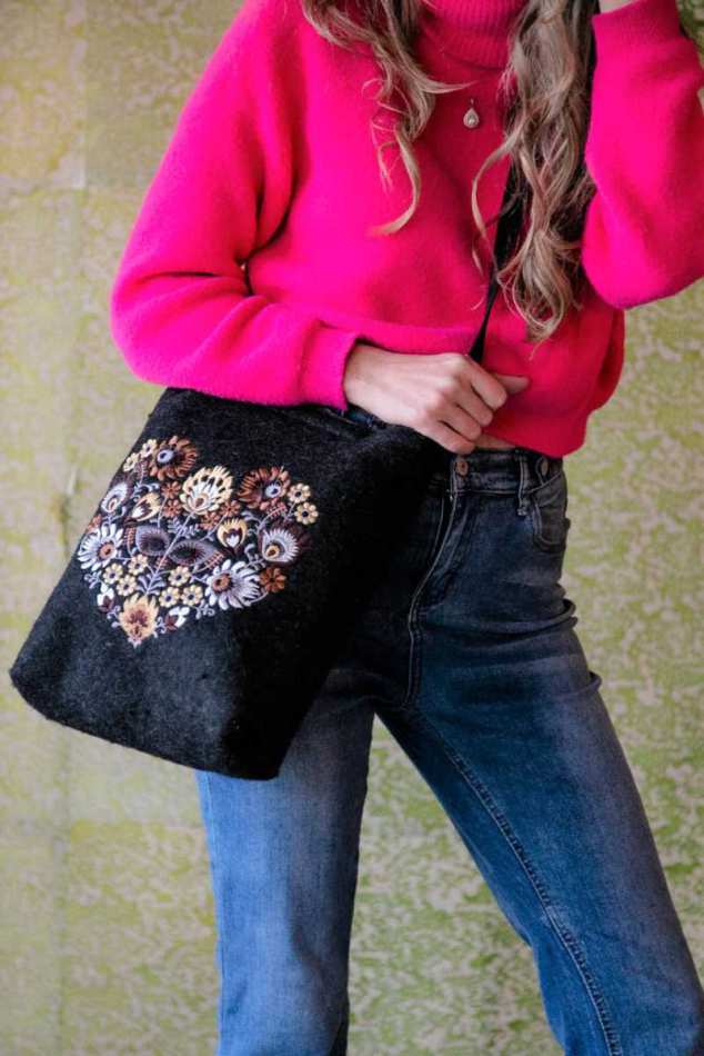 תיק קטן פרחים רקומים