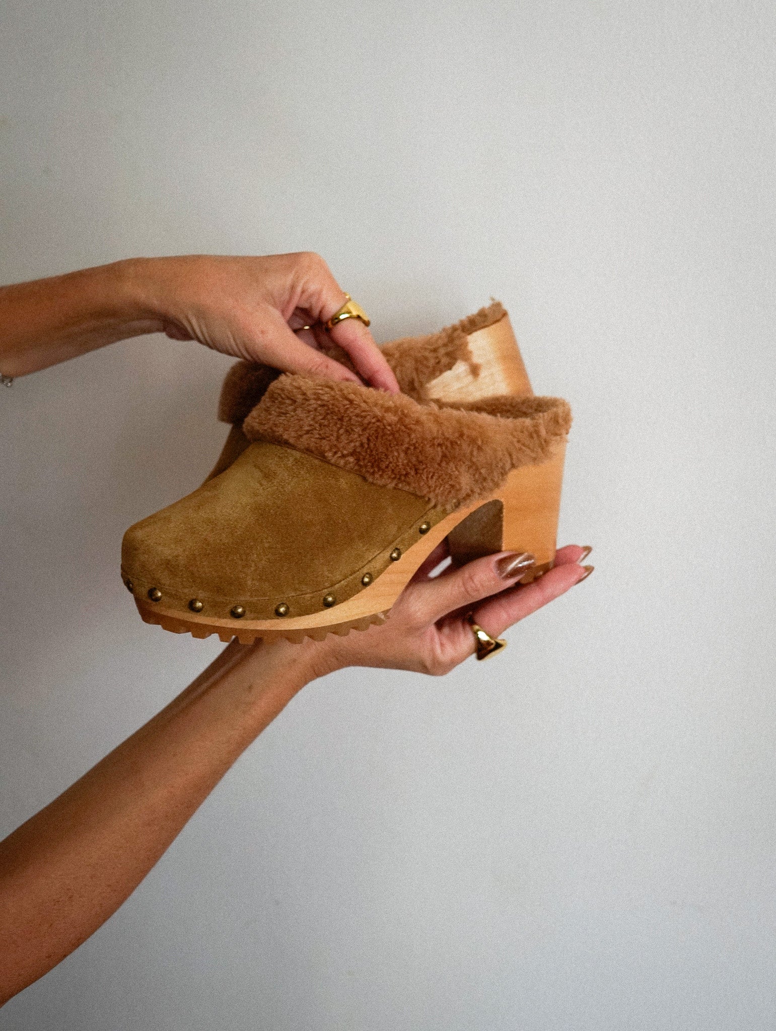 כפכפי עץ פרווה קאמל גבוה