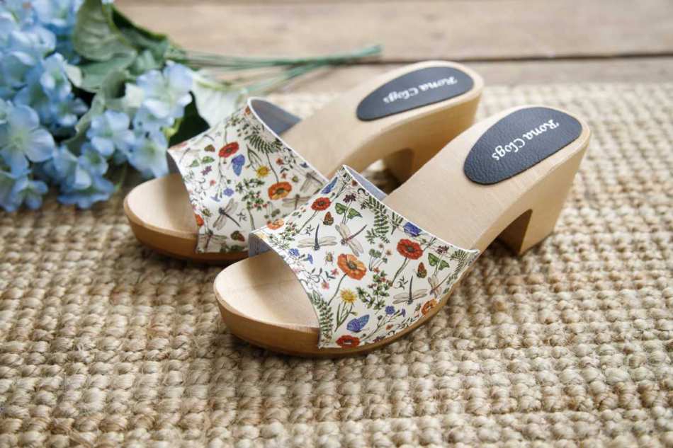 רונה קלוגס - כפכפי העץ של רונה