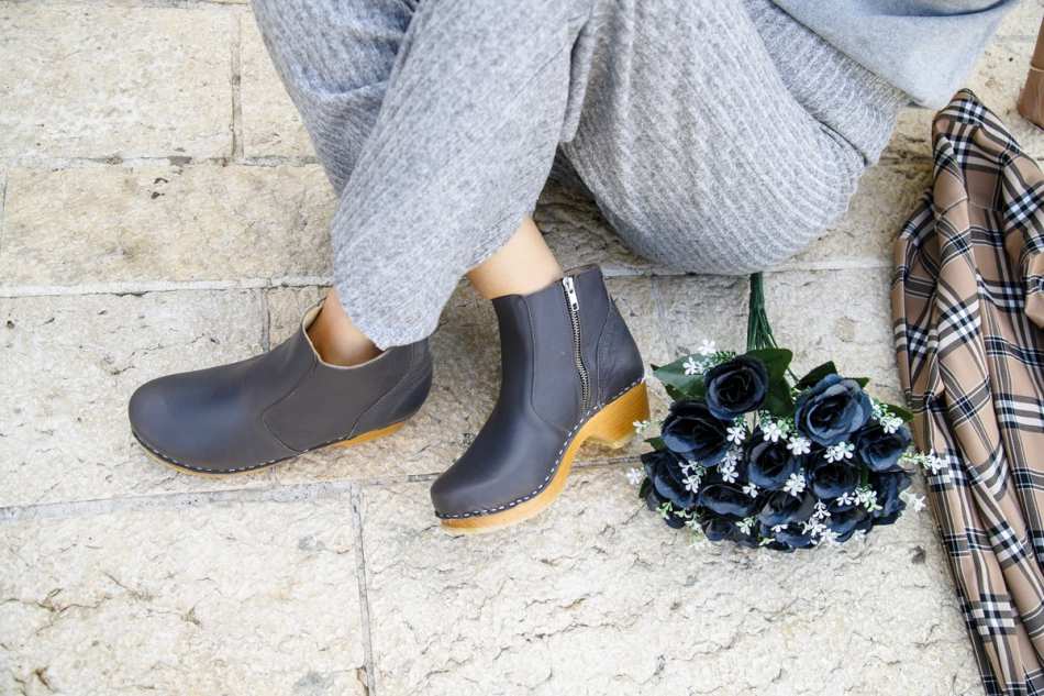 מגפונים אפורים רונה קלוגס