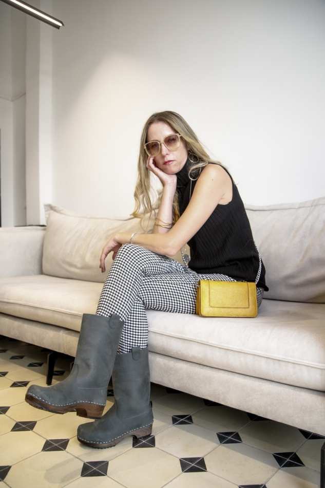 מגפיים אפורים רונה קלוגס