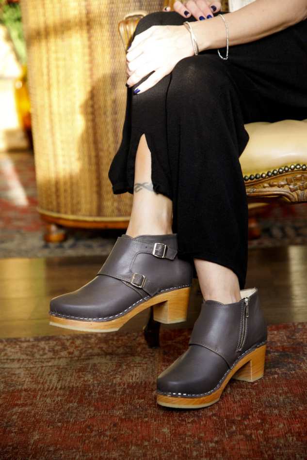 מגפונים אינגריד אפורים