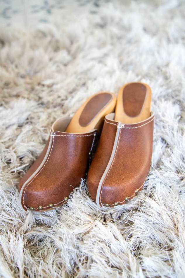 כפכפי עץ אסטלה חום אגוז