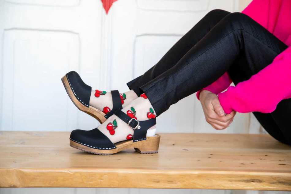 בובה שחור מט