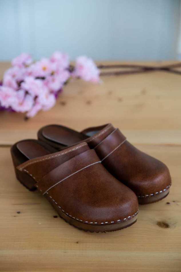 קבקבי עץ חום אגוז