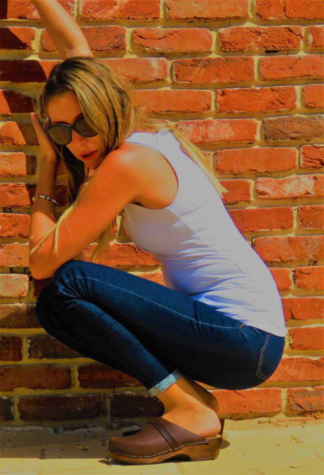 קבקבי עץ חום כהה