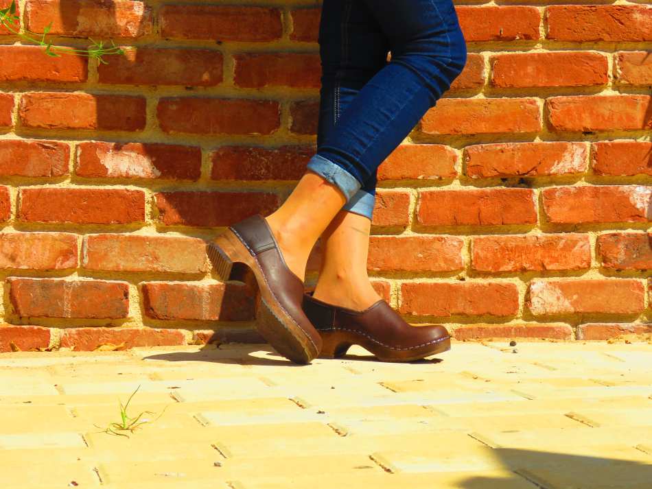 קבקבי עץ סגורים. רונה קלוגס