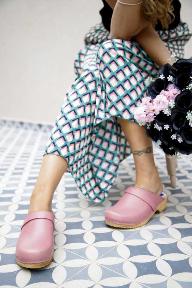 קבקבי עץ ורוד מסטיק RONA CLOGS