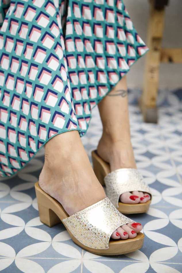 קבקבי עץ דגם קייט זהב RONA CLOGS