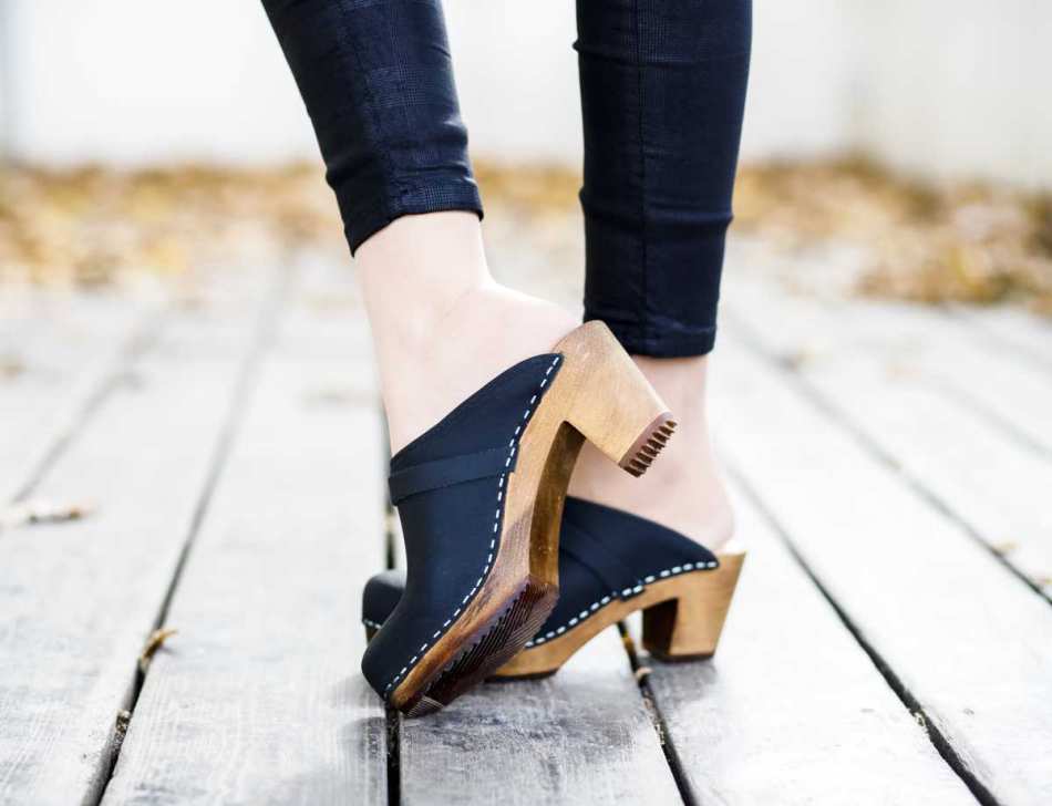 RONA CLOGS כפכפי עץ שחור מט גבוה