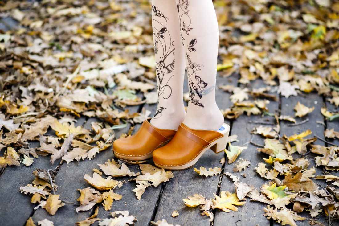 קבקבי עץ חום בהיר עקב גבוה