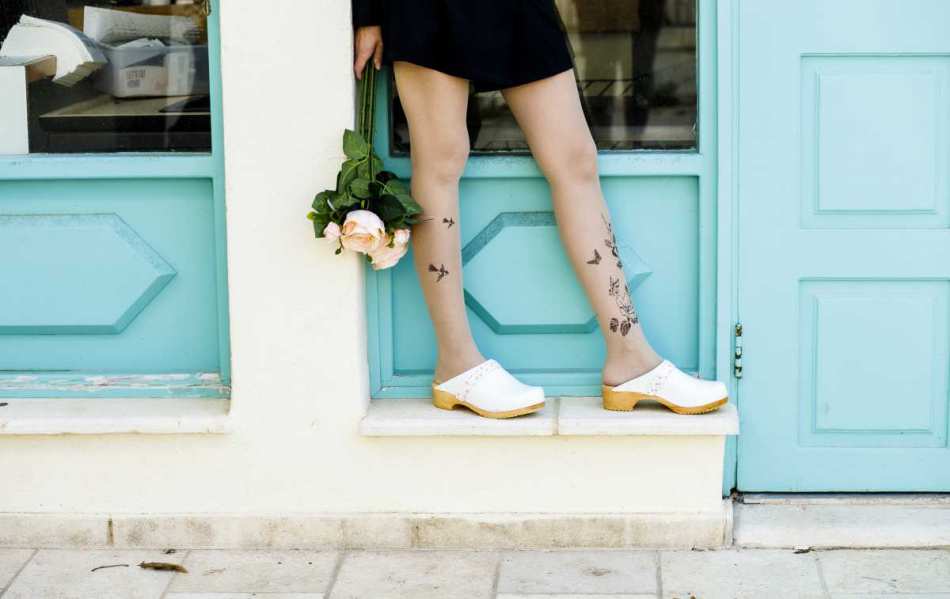 קבקב לבן עם פרחים