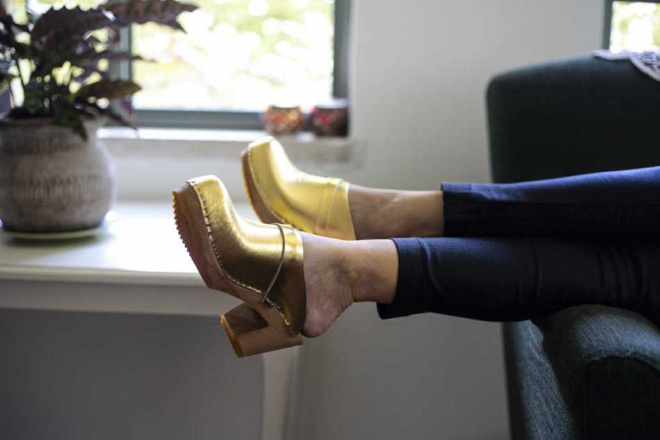 קבקבי עץ זהב עקב גבוה