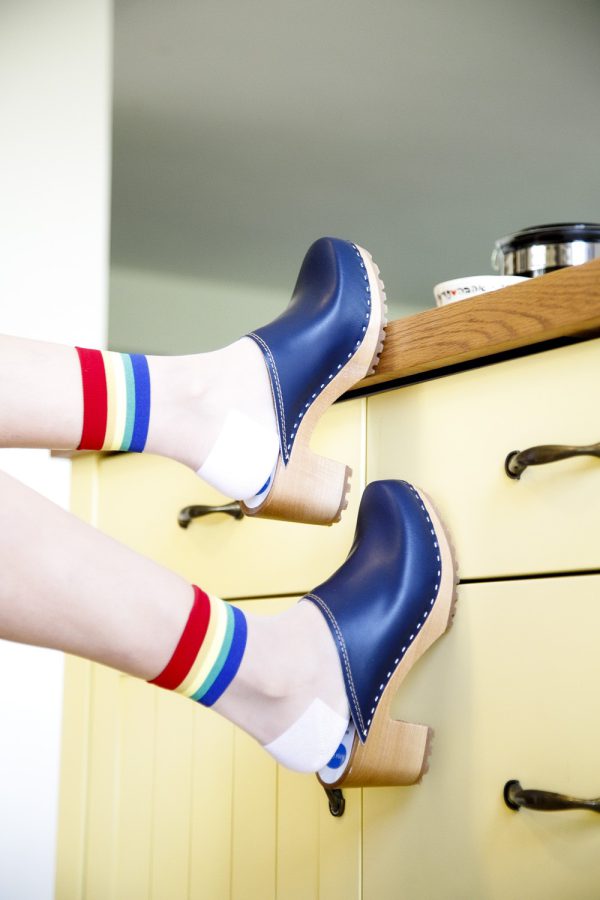 גרביים שקופים עם סיומת פסים צבעונים