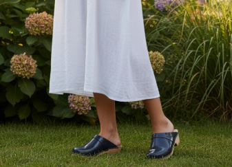 כפכפי עץ רונה אפור לק